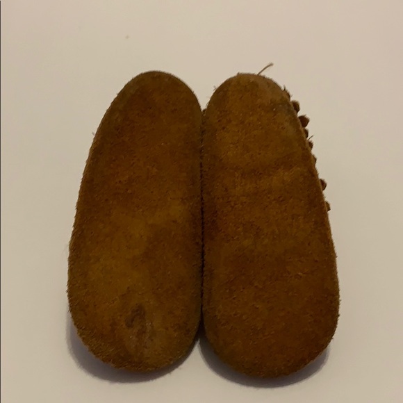 Baby Minnetonka moccasins with fringe - Picture 4 of 5